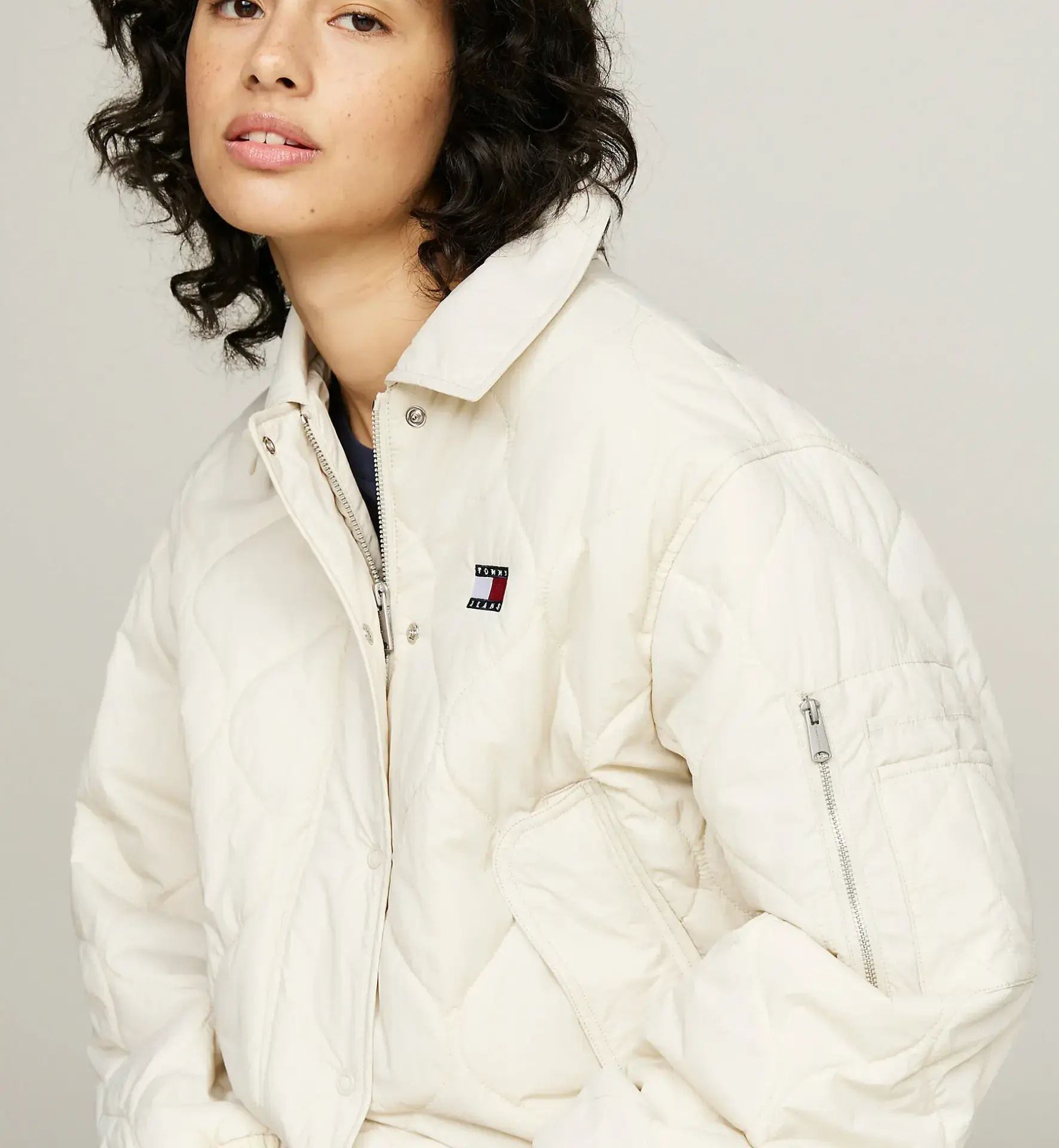 tommy jeans vandeniui atsparus švarkas