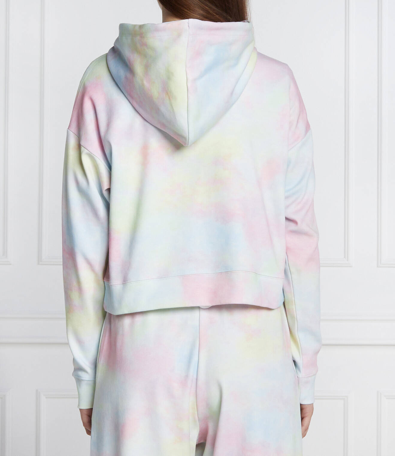 Tommy Hilfiger trumpas džemperis tommy hilfiger trumpas dzemperis su gobtuvu ir uztrauktuku spalvotas