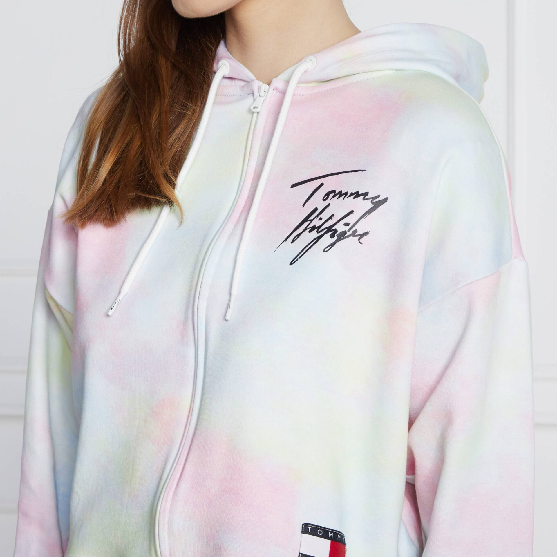 tommy hilfiger trumpas dzemperis su gobtuvu ir uztrauktuku spalvotas