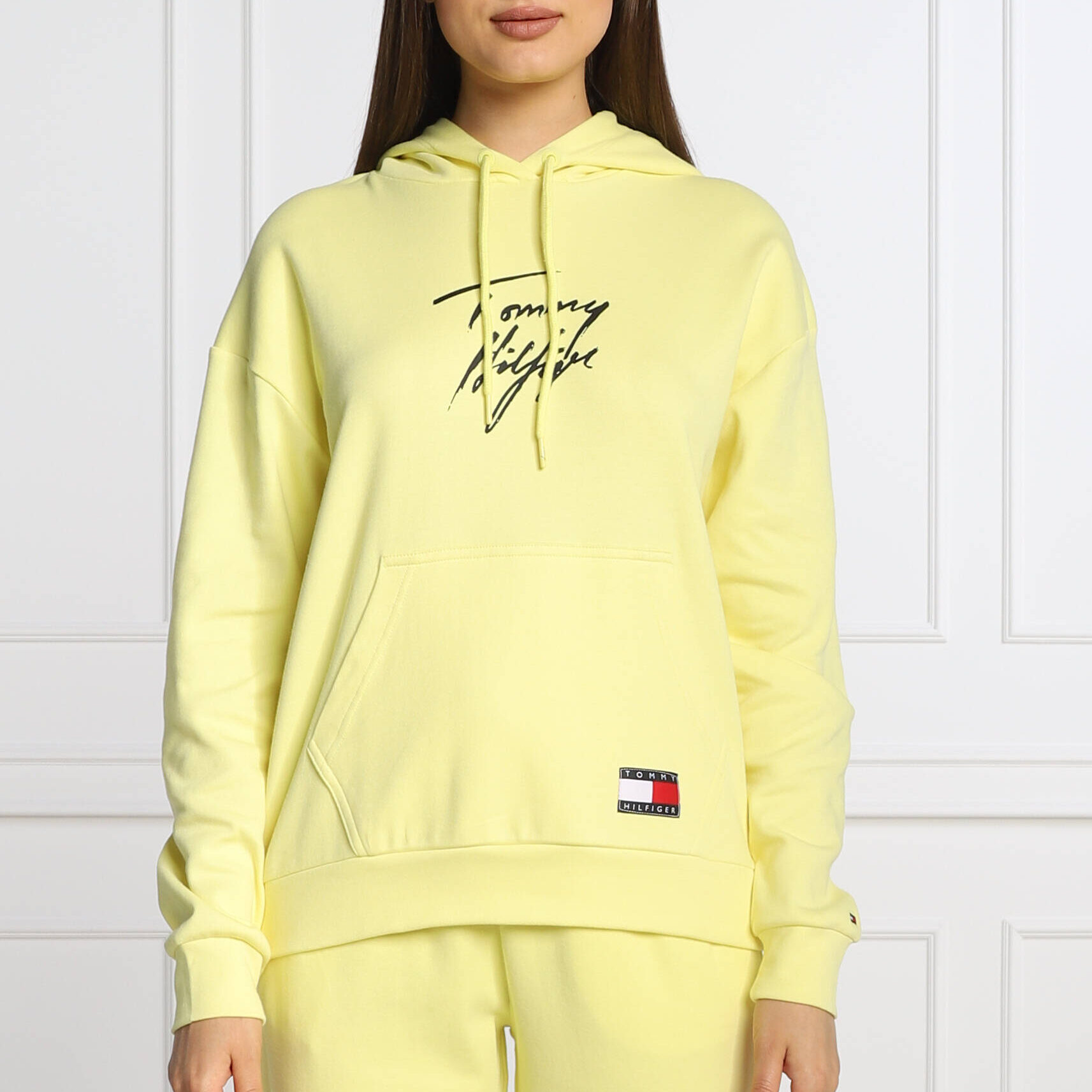 Tommy Hilfiger sportinis džemperis su gobtuvu sesja bez nazwy03992.jpg